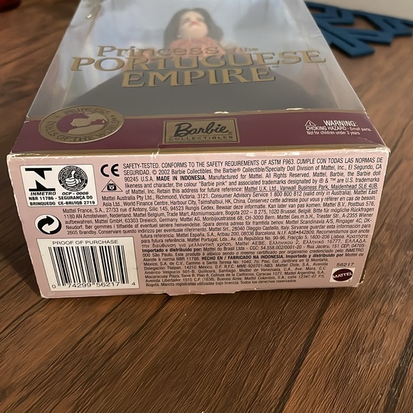 Portuguese Princess Barbie - Picture 5 of 10